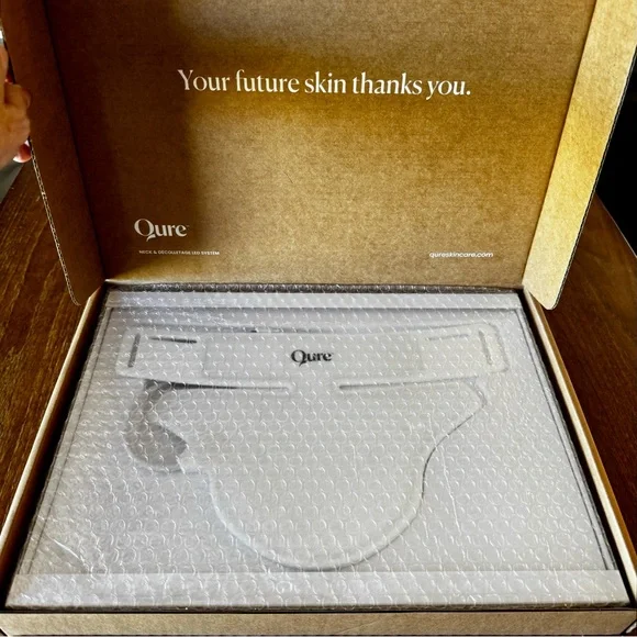 NIB Qure Red Light Mask neck & chest / décolletage - Picture 5 of 10